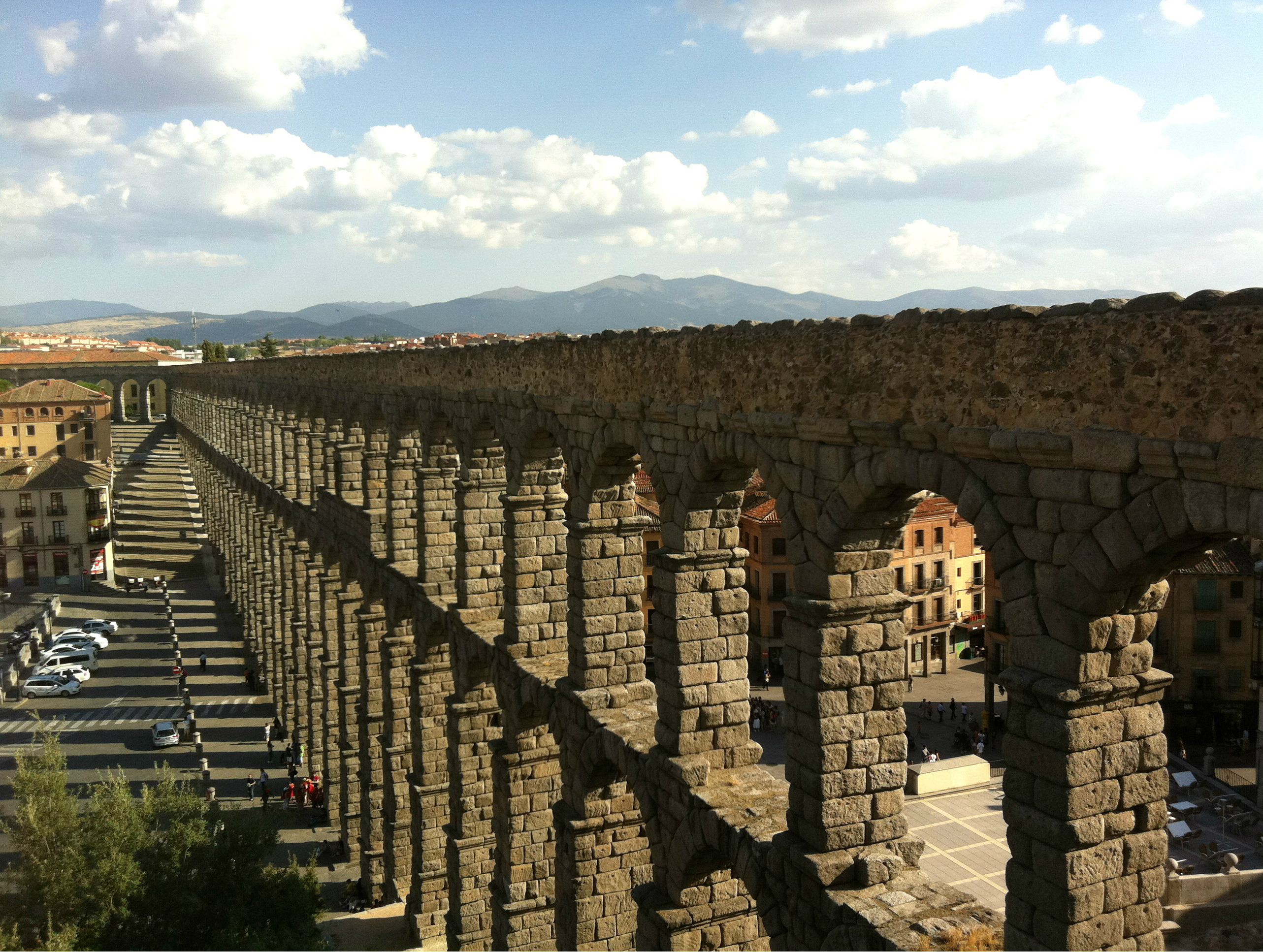 Римский водопровод. Акведук в Сеговии Испания. Римский акведук в Испании. Римский акведук в Сеговии Испания. Римский акведук Толедо.
