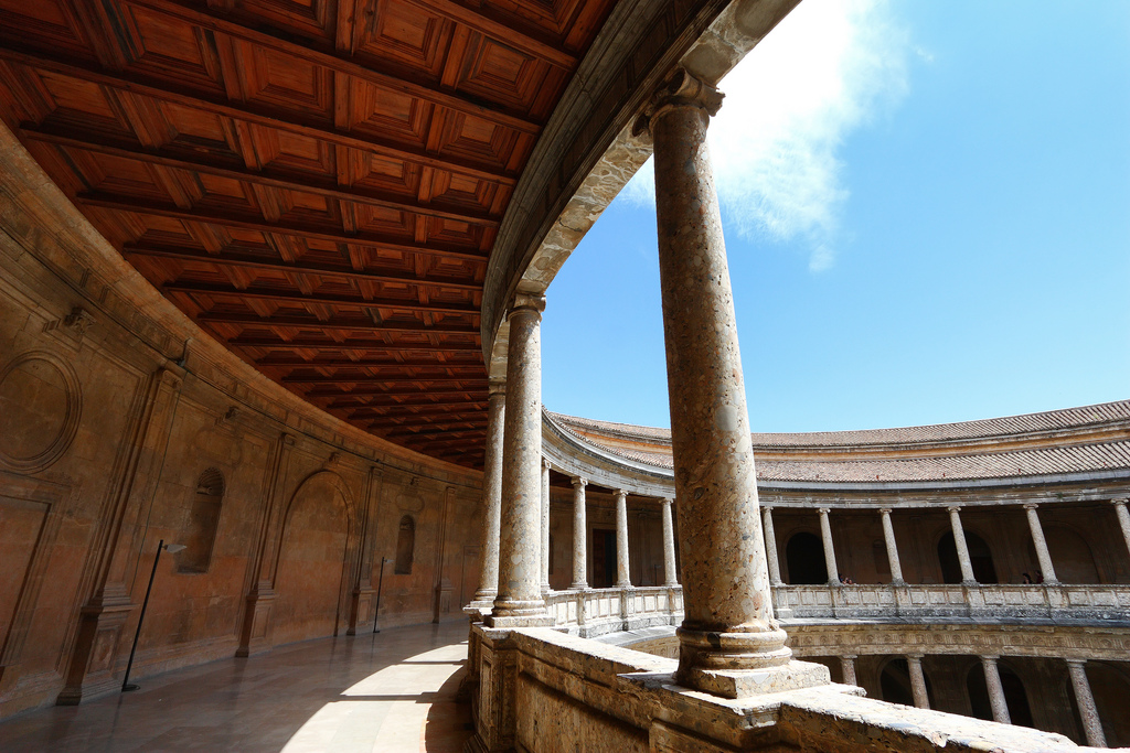 Дворец Карла V в Альгамбре Фото: trioptikmal (flickr / C.C.) 