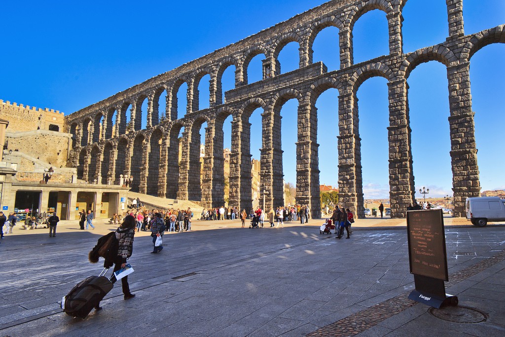 Римский Акведук в Сеговии Фото: Tomas Fano
