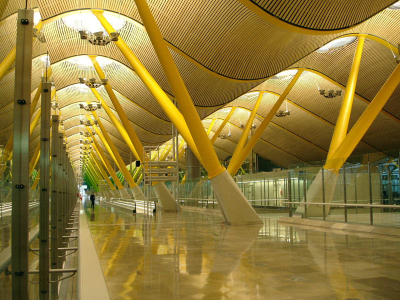 Мадридский аэропорт Барахас (Терминал 4) Фото: Wongoz (flickr)