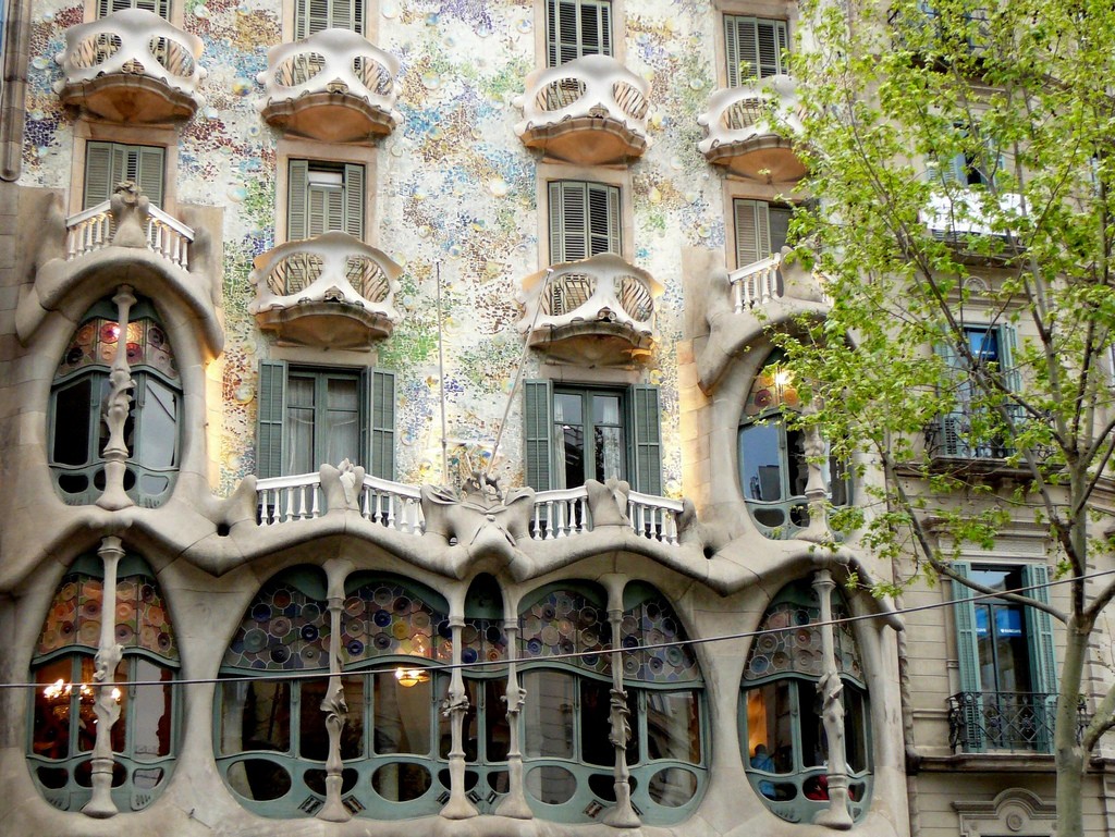 Дом Бальо в Барселоне Гауди