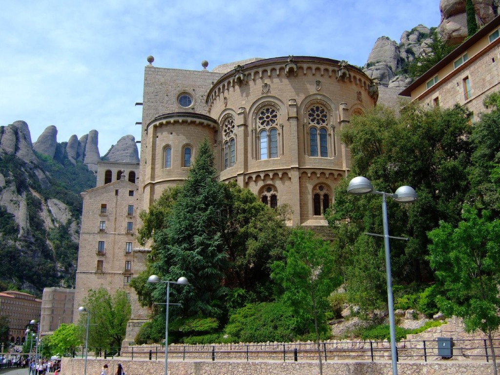 Монастырь Монсеррат в Барселоне ©Enrique Freire