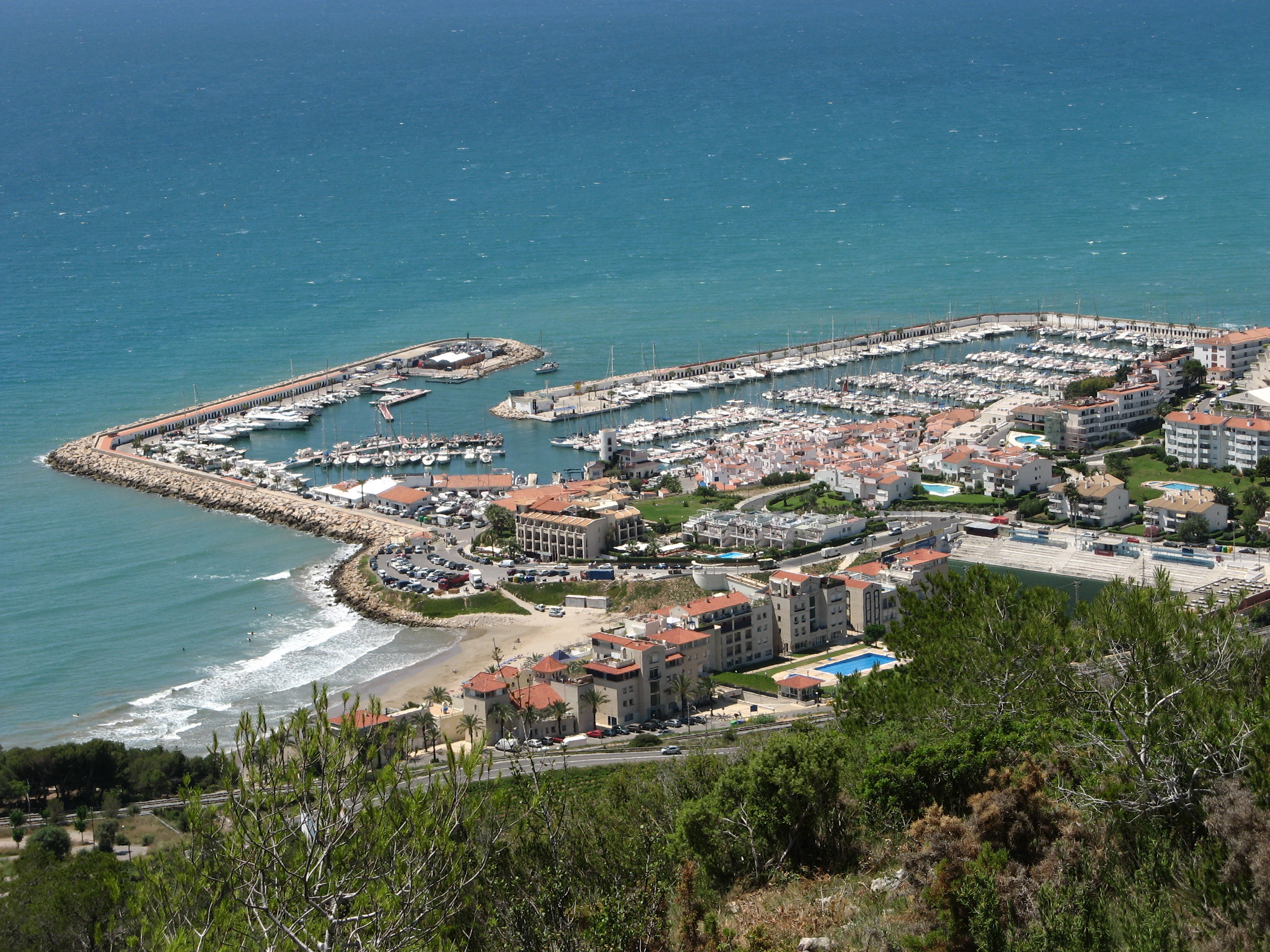 Порт Aiguadolç (Спортивный порт). С момента основания города, Ситжес был важным коммерческим пунктом и его порт был эпицентром торговли в регионе / Фото: Wikipedia (C.C.)