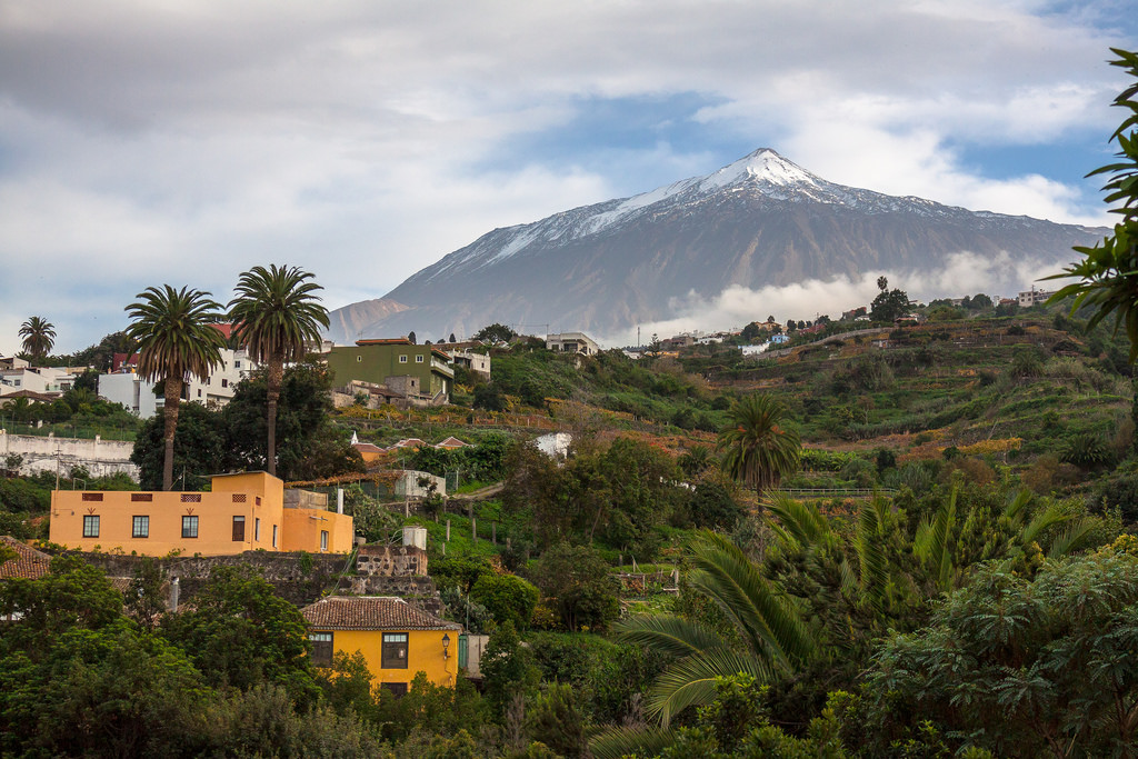 Вулкан Тейде- самый высокий пик Испании, его высота составляет 3718 метров. А если его мерить с основания в Атлантическом океане- высота составит 7500 метров. / Фото: Laurent Moose (Flickr / C.C.)